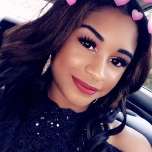 Meet your Posher, Ziona